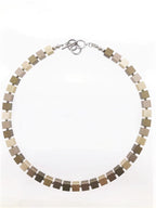 Handgemaakt collier geblokt