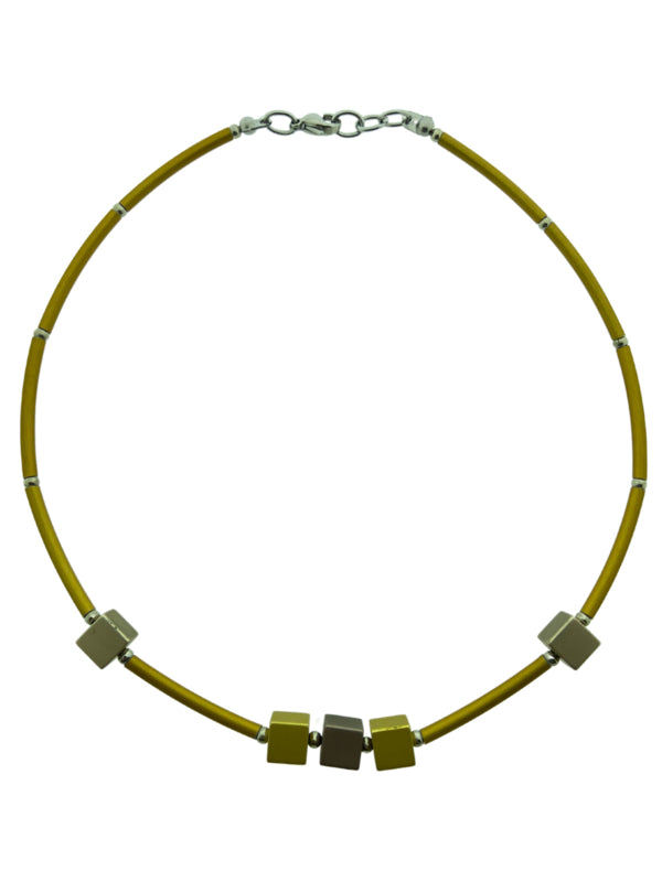 geanodiseerd aluminium collier met blokjes