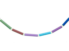 Handgemaakt meerkleurig collier met buisjes op edelstaal