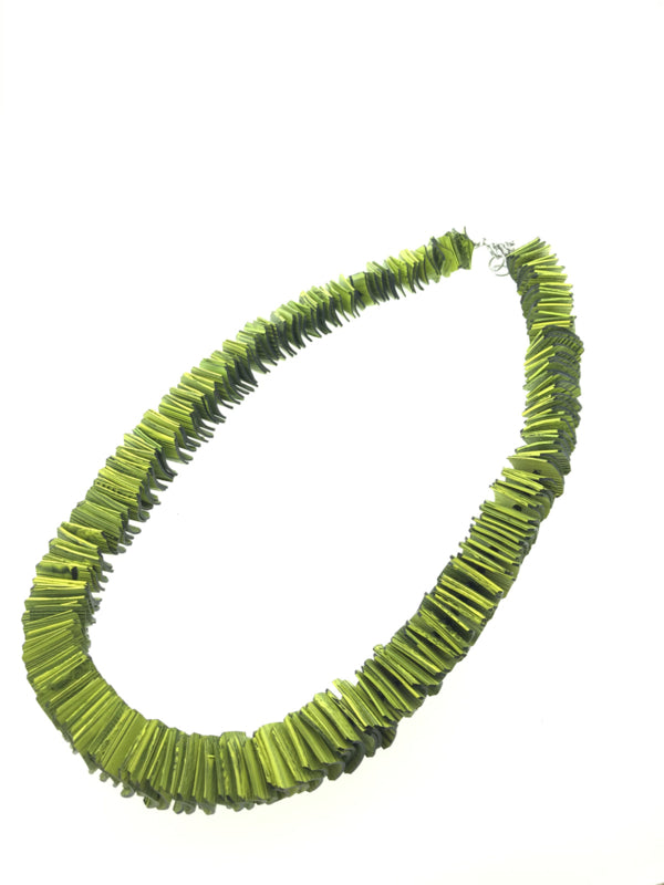 Handgemaakte collier rubber vierkantjes