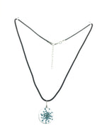 Hanger van kunsthars bloem klein lichtblauw