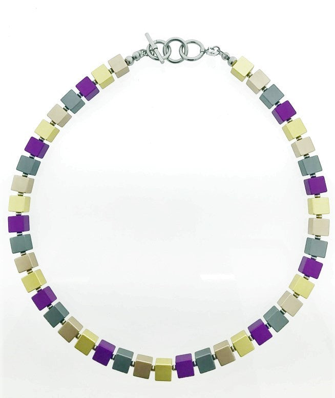 Handgemaakt collier geblokt