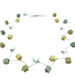 Handgemaakt collier zandkleuren vierkante blokjes