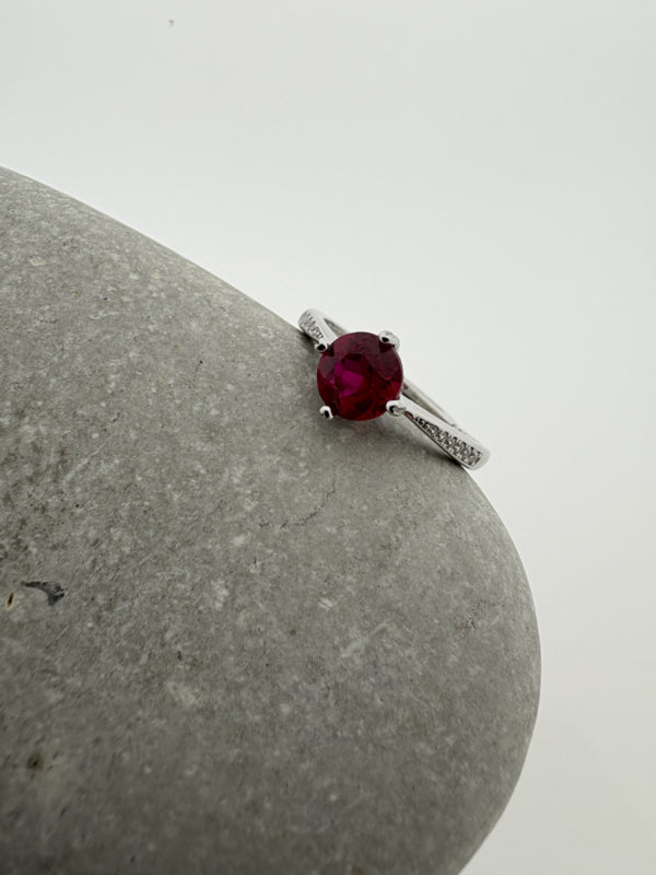 Handgemaakte zilveren ruby ring