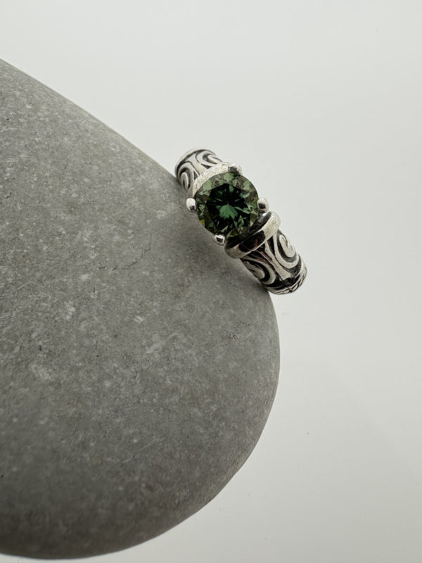 Handgemaakte zilveren moissanite ring