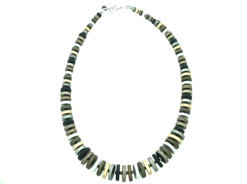 Handgemaakt collier met schijfjes op edelstaal