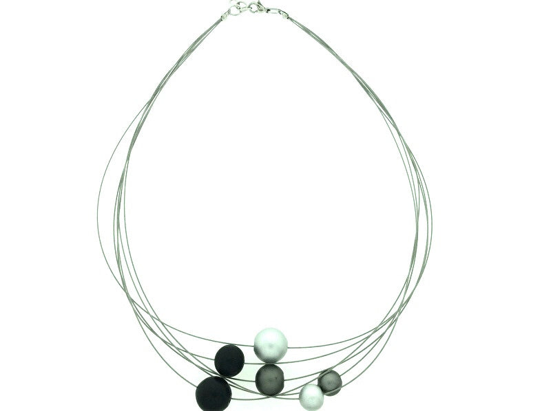 Handgemaakt collier met rondjes op staal