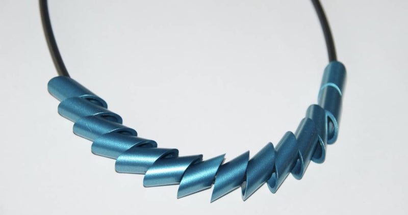 Tjongejonge collier cilinders