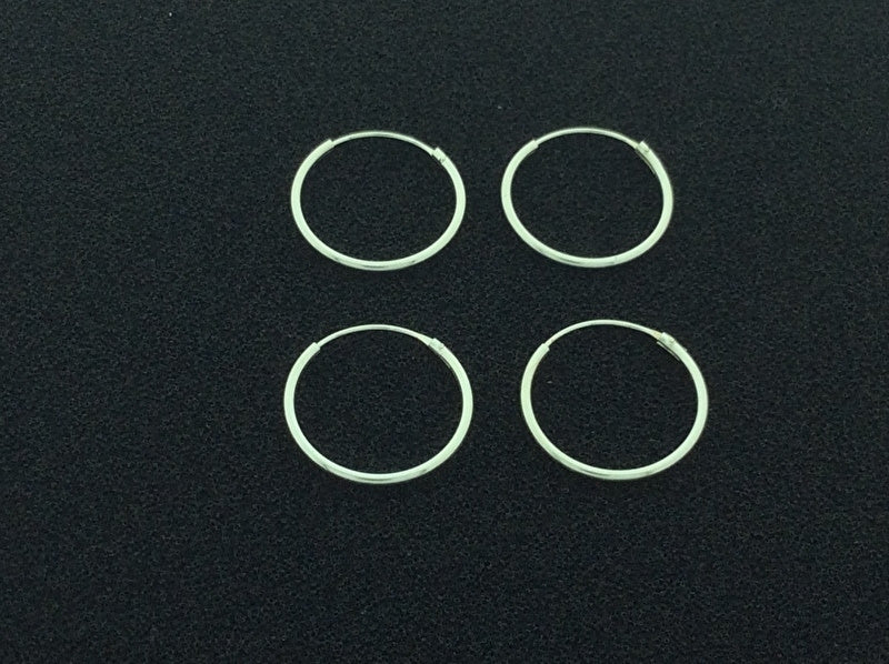 Zilveren oorringetjes