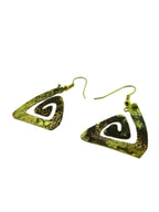 gepatineerd messing hang oorbellen: driehoek spiraal