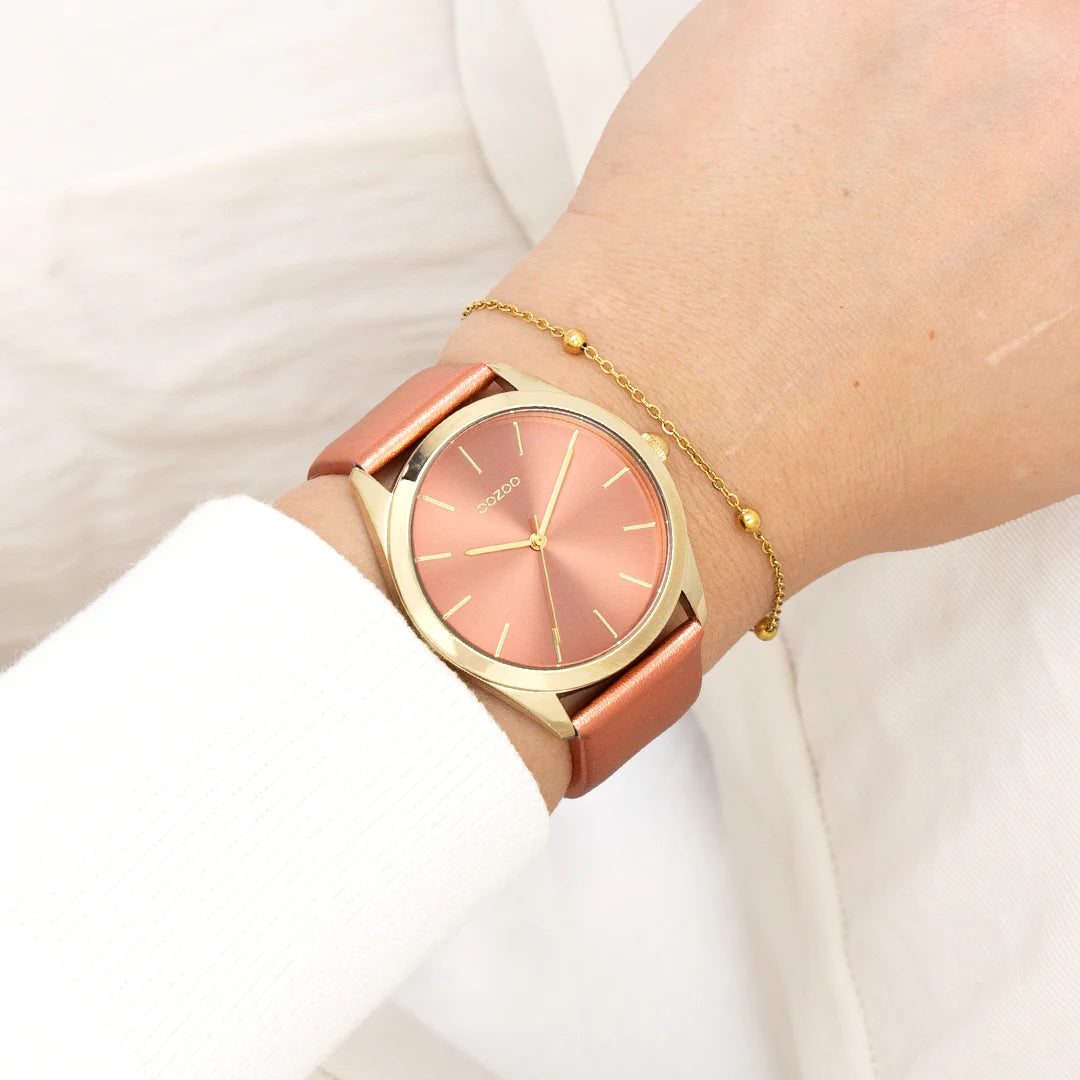 Horloge met baksteen rode leren band