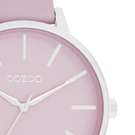 Zilverkleurige horloge met lila leren band