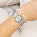 Licht grijze horloge met licht grijze roestvrijstalen band