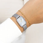 Licht grijze horloge met licht grijze metalen mesh band 22x30 mm