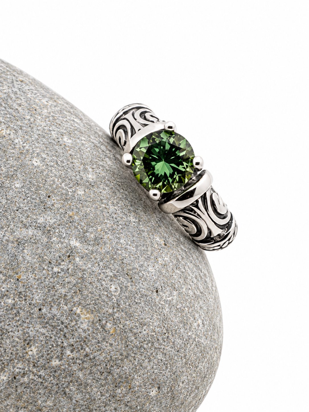 Handgemaakte zilveren moissanite ring