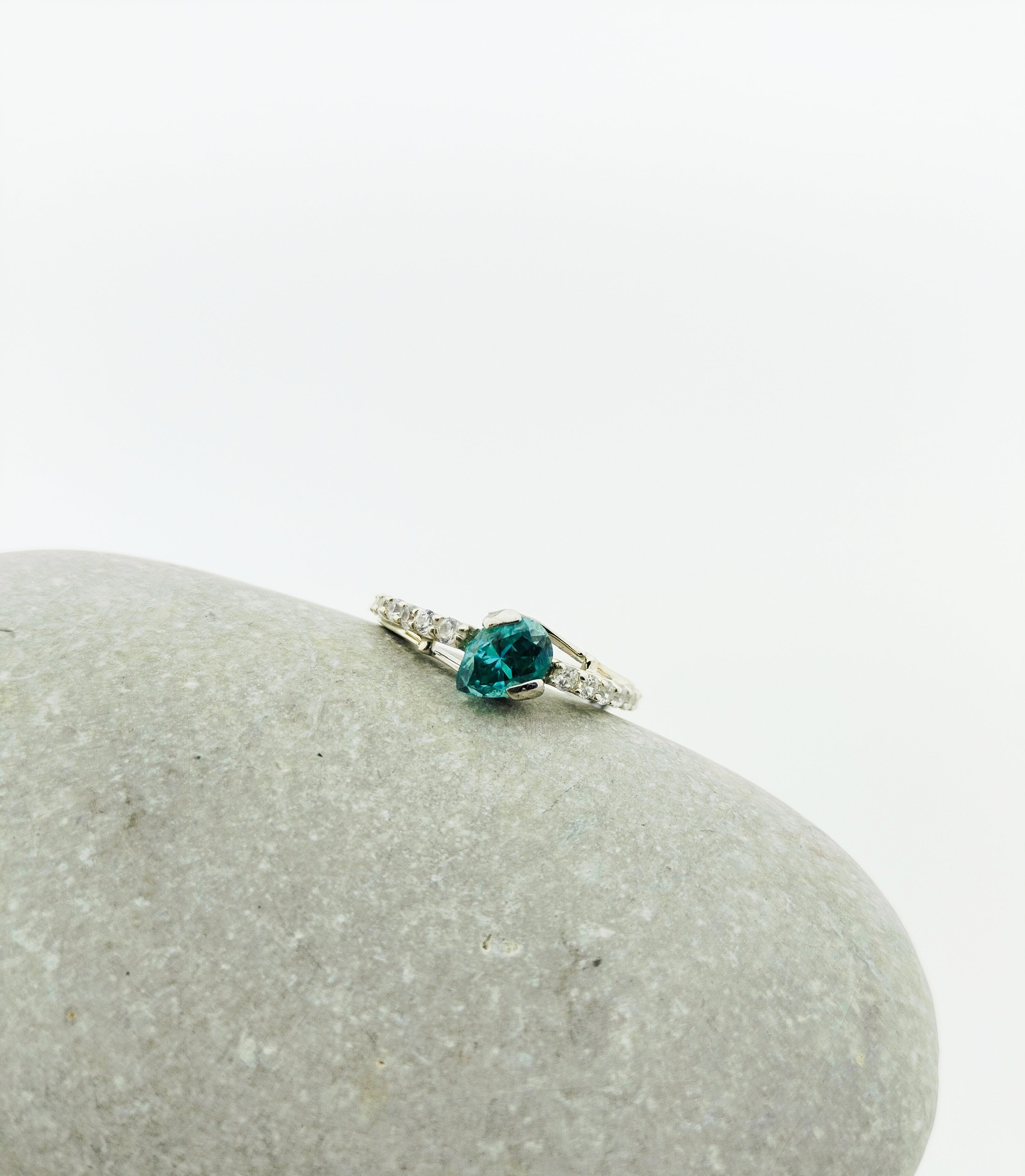 Handgemaakte zilveren moissanite ring
