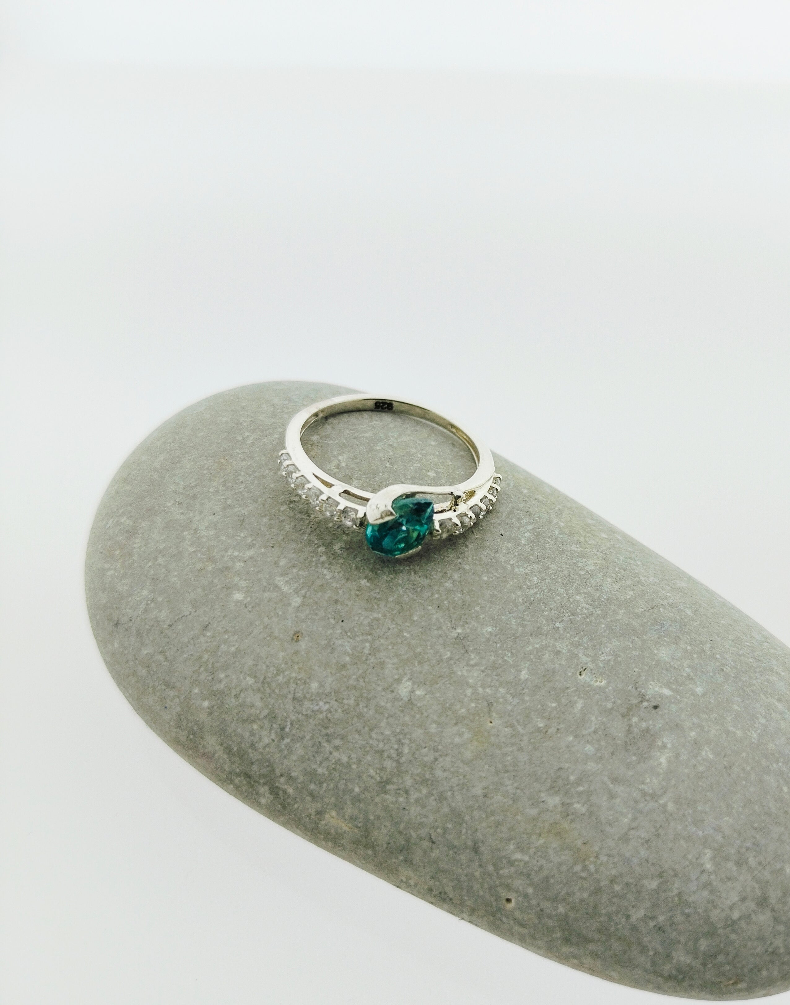 Handgemaakte zilveren moissanite ring