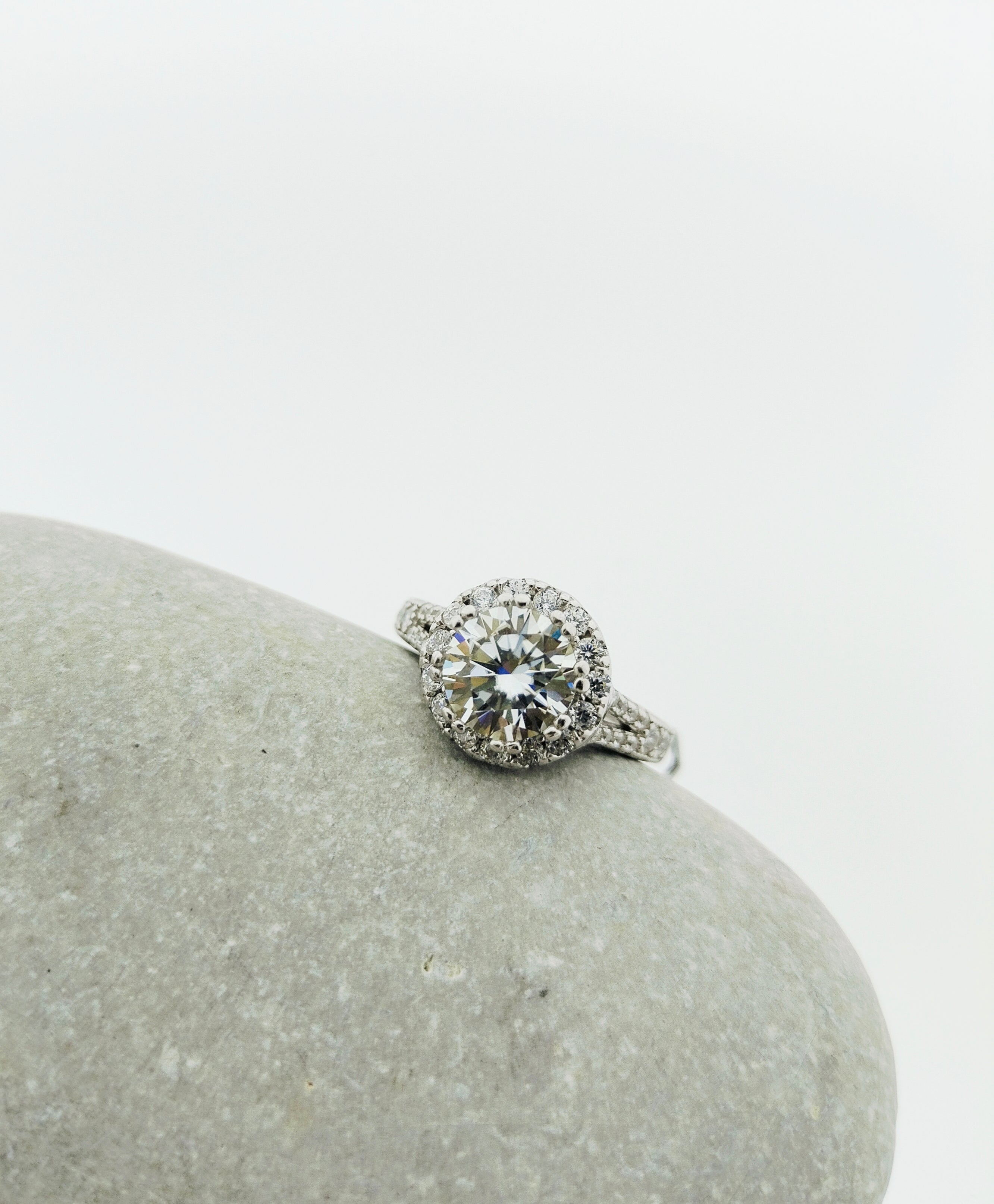 Handgemaakte zilveren moissanite ring