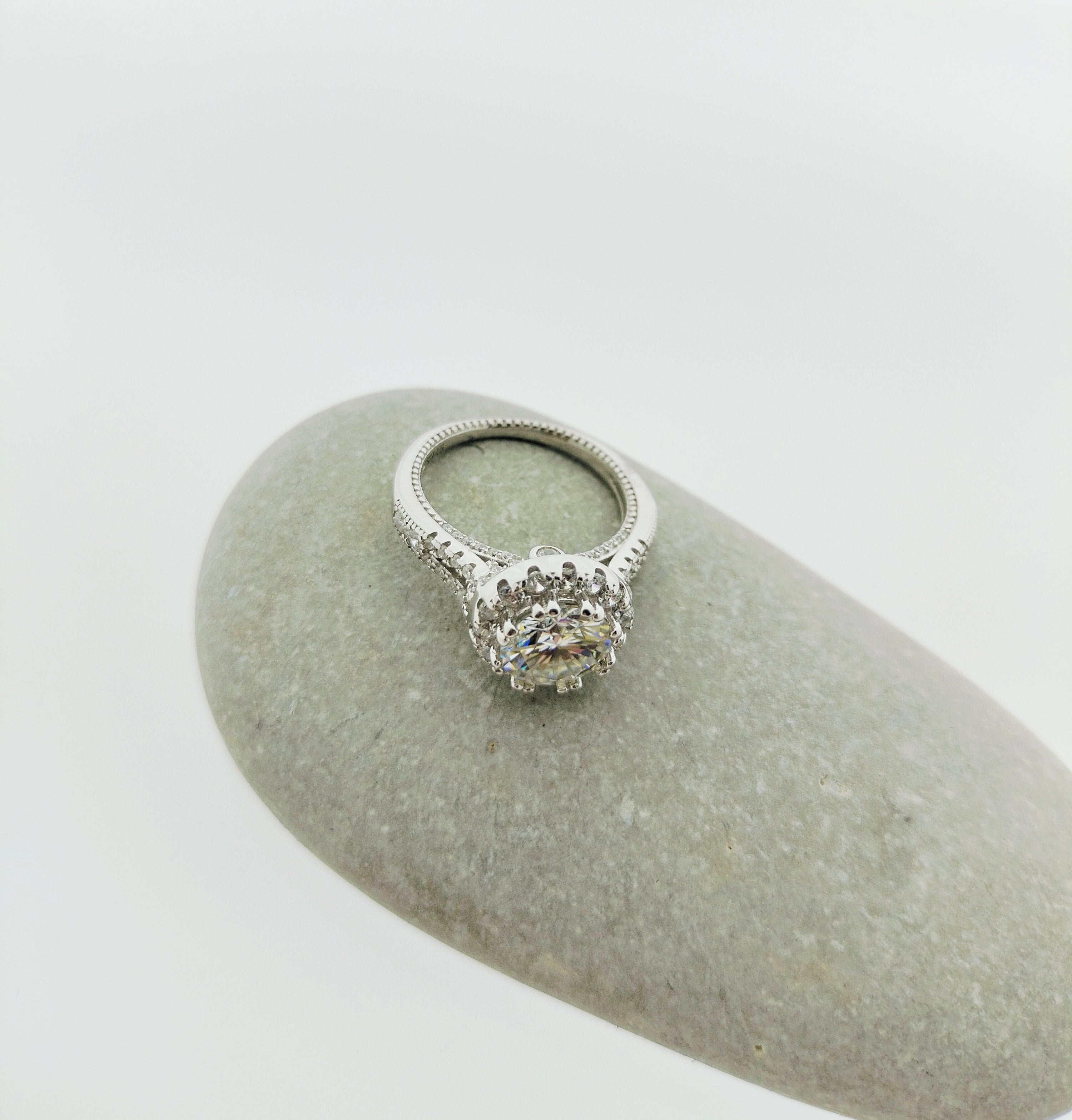 Handgemaakte zilveren moissanite ring