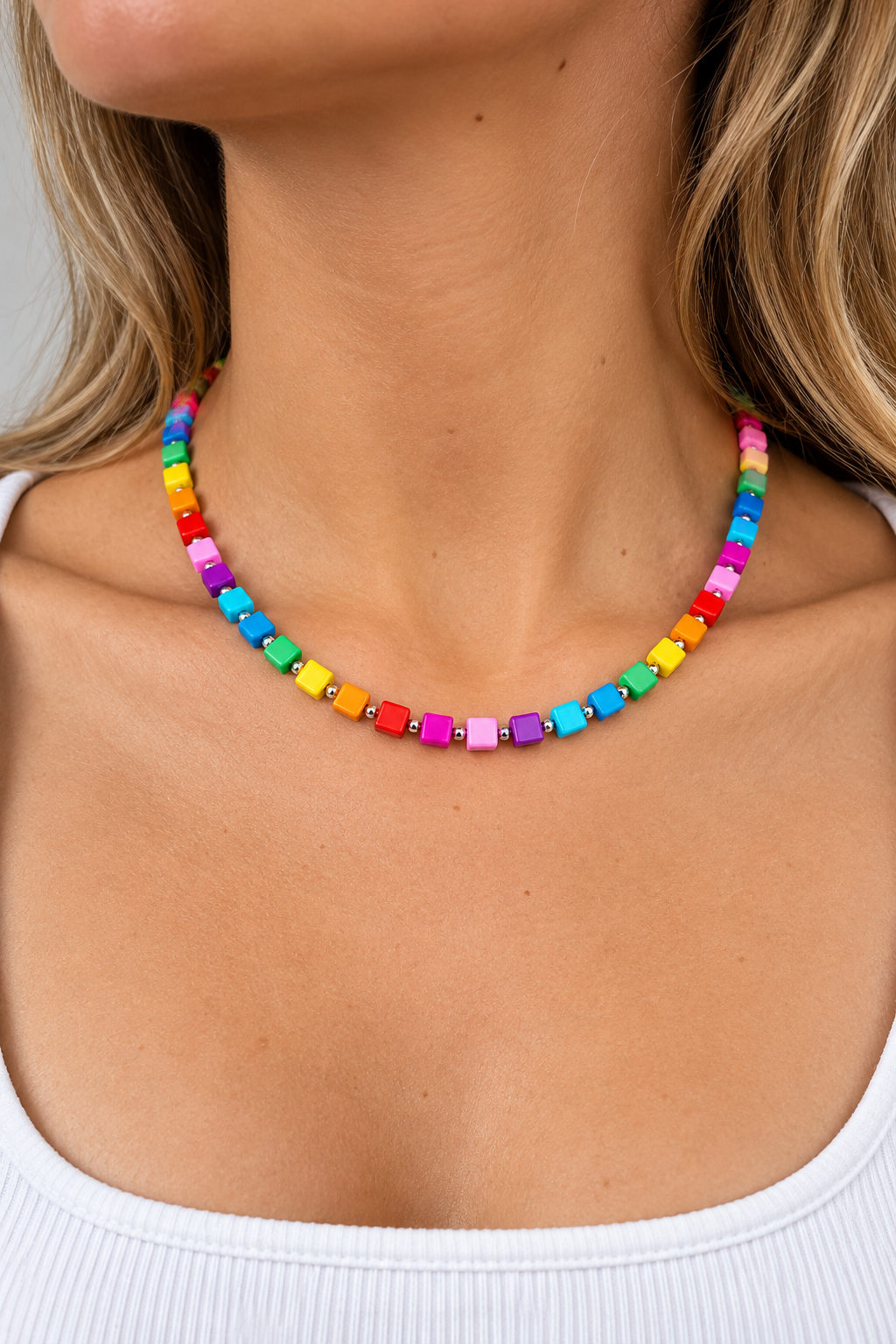 MOOI Handgemaakt – Kleurrijke blokjes ketting smal