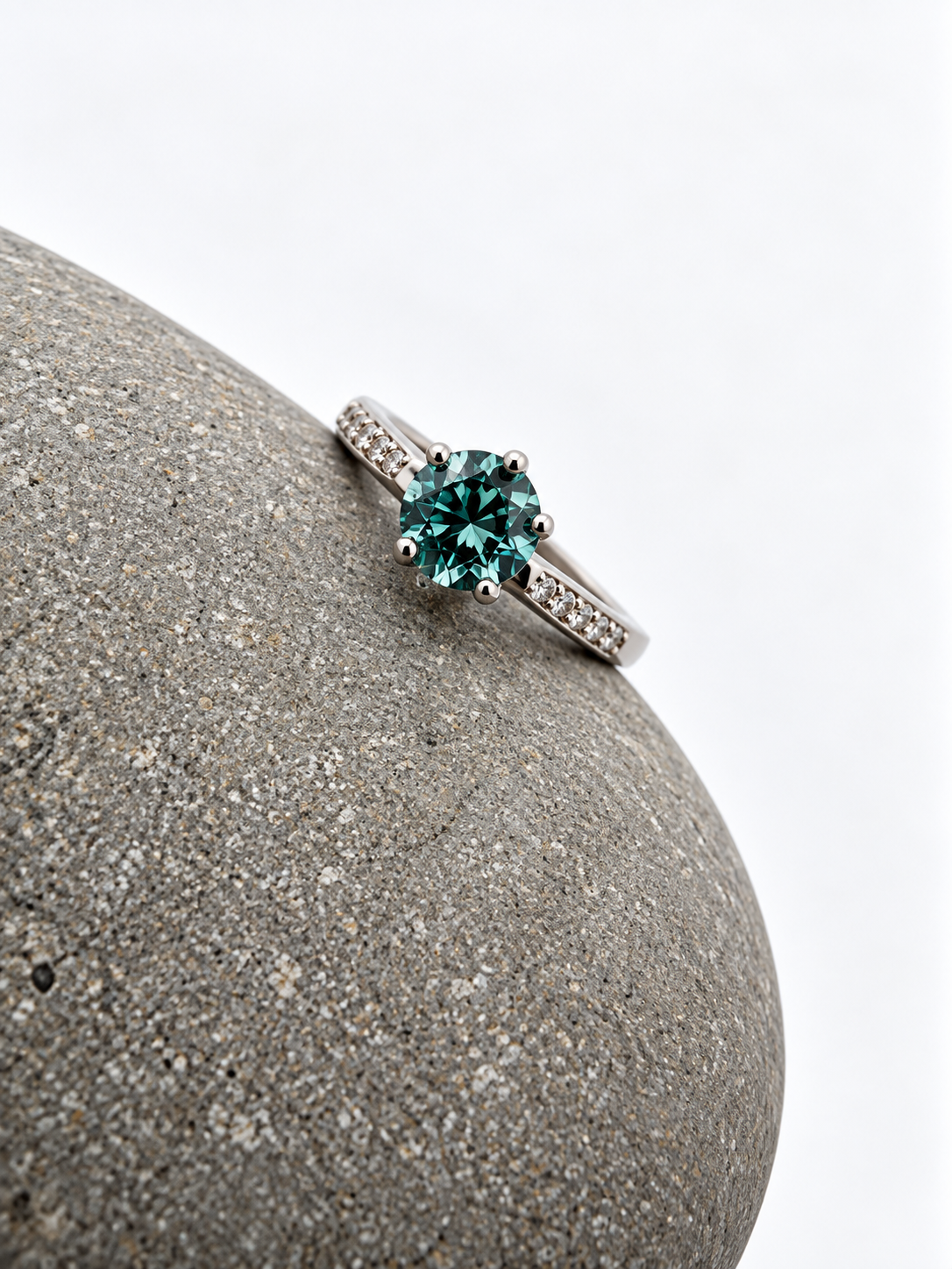 Handgemaakte zilveren moissanite ring