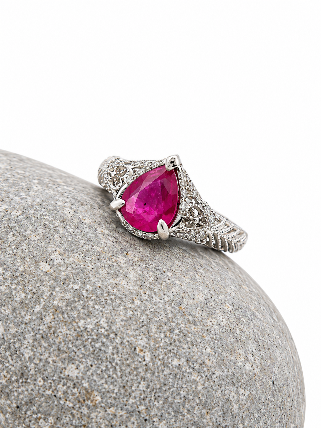Handgemaakte zilveren ruby ring