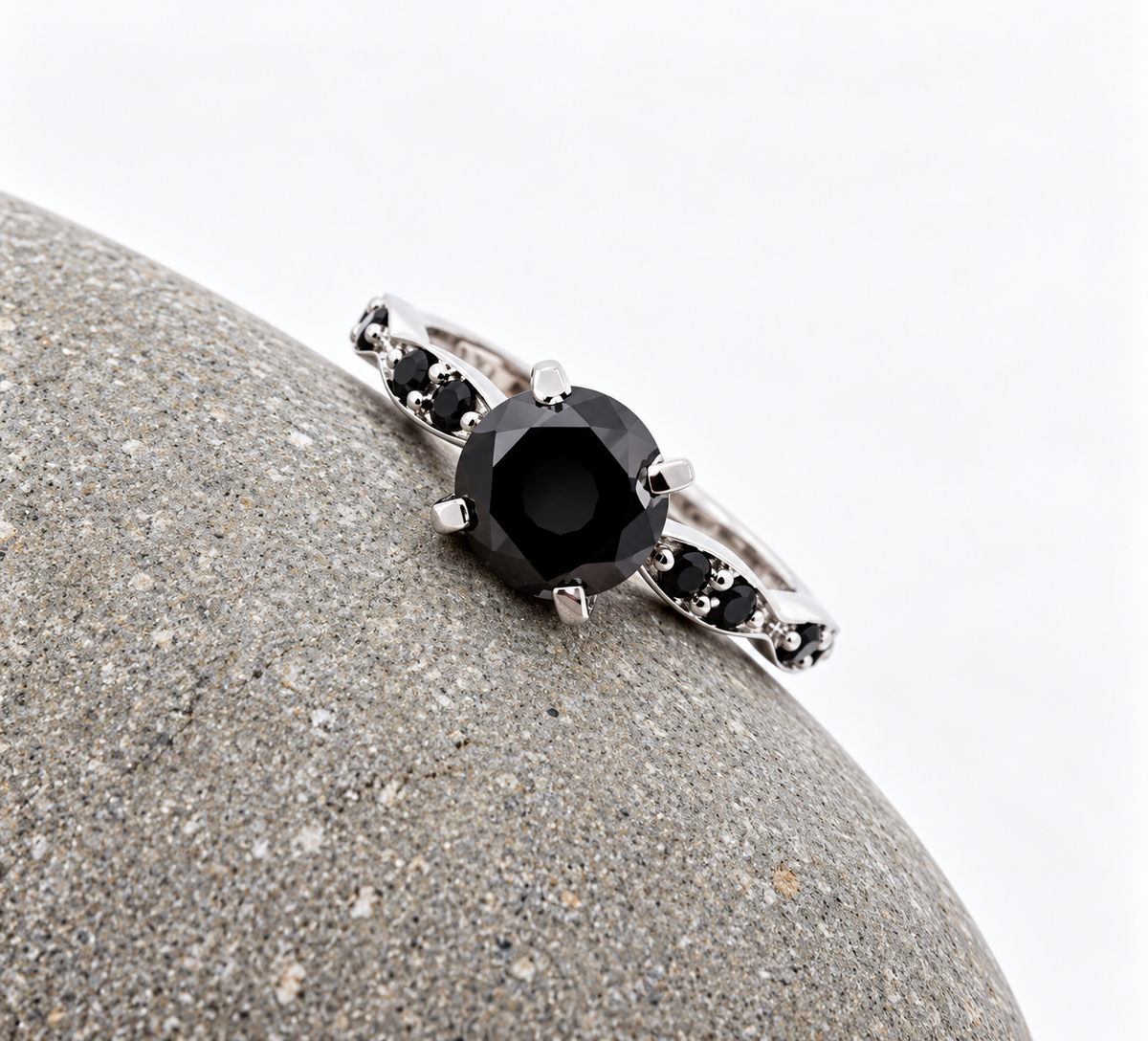 Handgemaakte zilveren moissanite ring