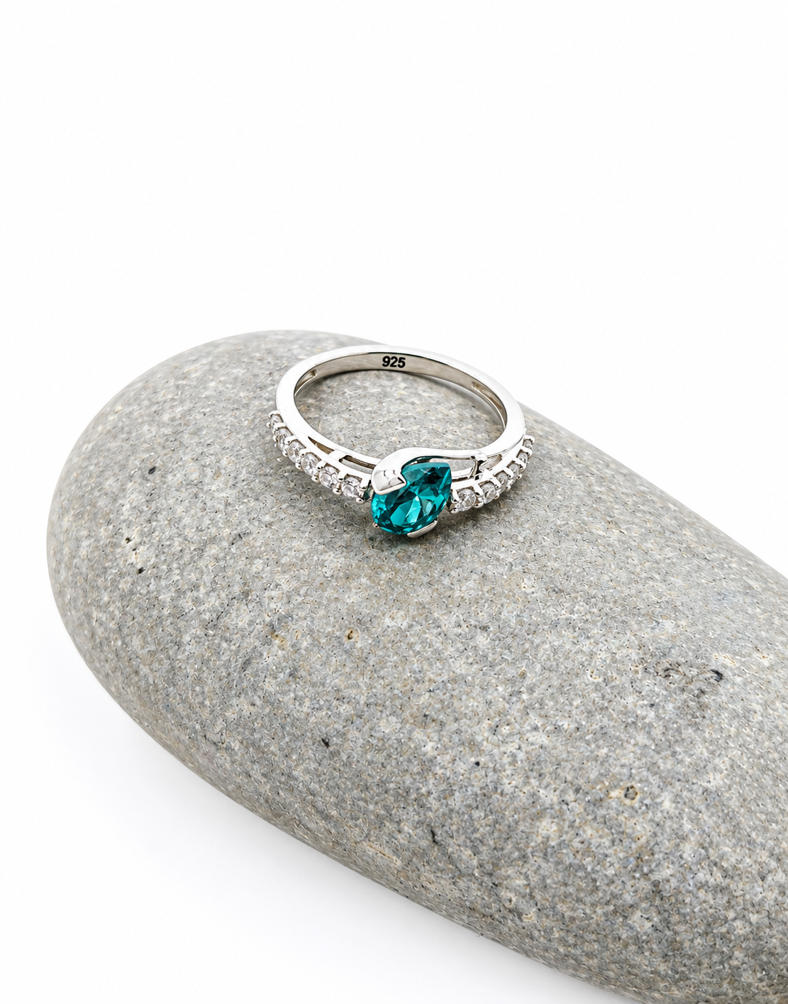 Handgemaakte zilveren moissanite ring
