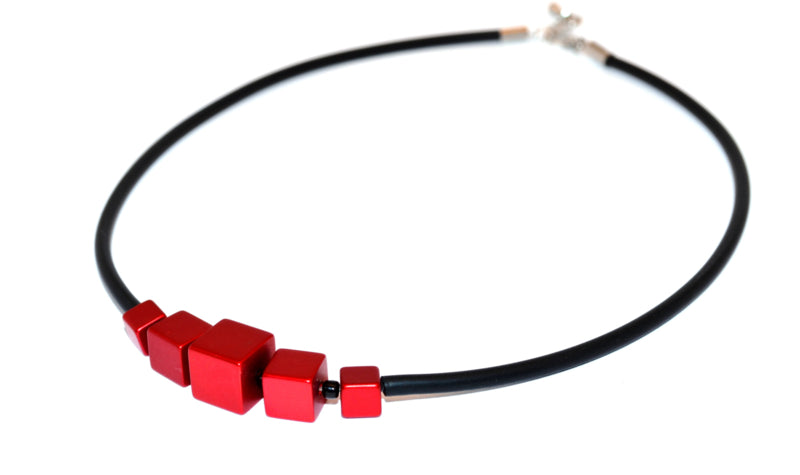 Handgemaakt collier vierkanten rijtje