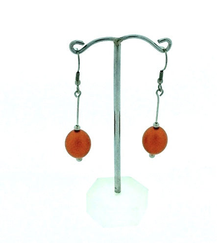 Hangoorbellen met een ovale kraal