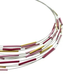 Handgemaakt collier veel kleine staafjes