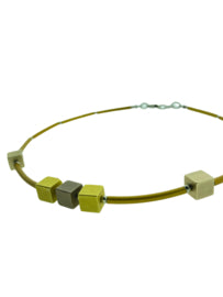 geanodiseerd aluminium collier met blokjes