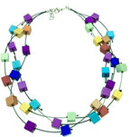 Handgemaak collier met vierkante blokjes op nylon