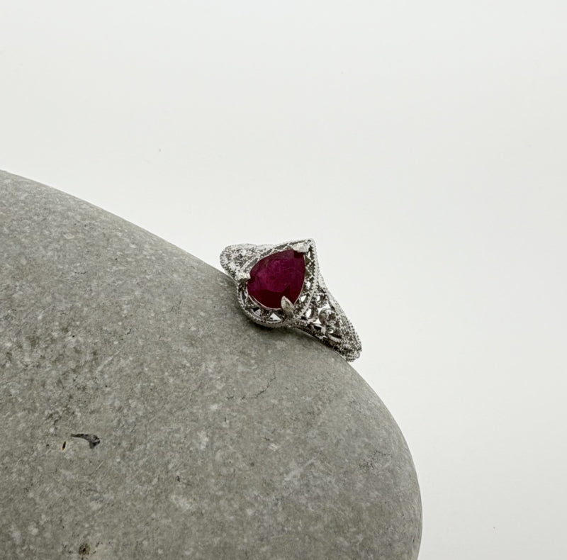 Handgemaakte zilveren ruby ring