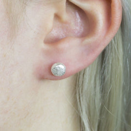 Oorknop rond zilver hamerslag