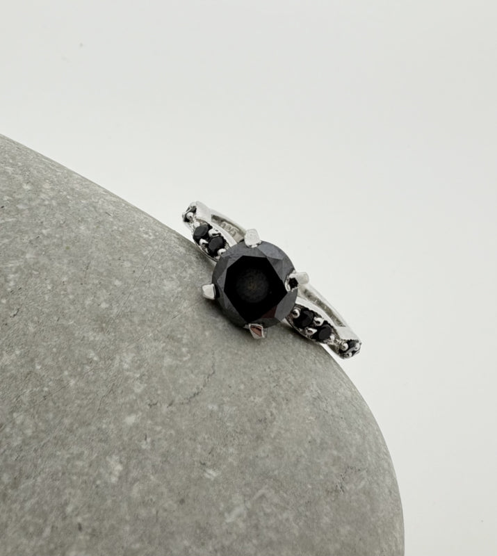 Handgemaakte zilveren moissanite ring