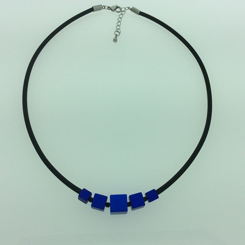 Handgemaakt collier vierkanten rijtje