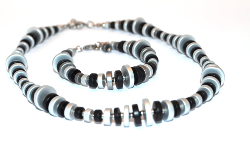 Handgemaakt collier met schijfjes op edelstaal