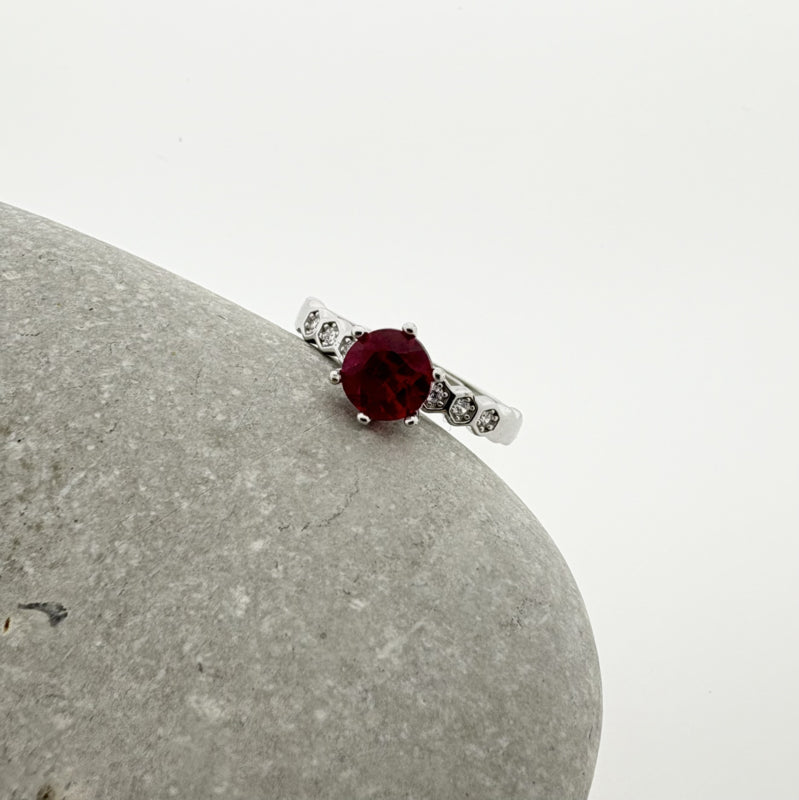 Handgemaakte zilveren ruby ring