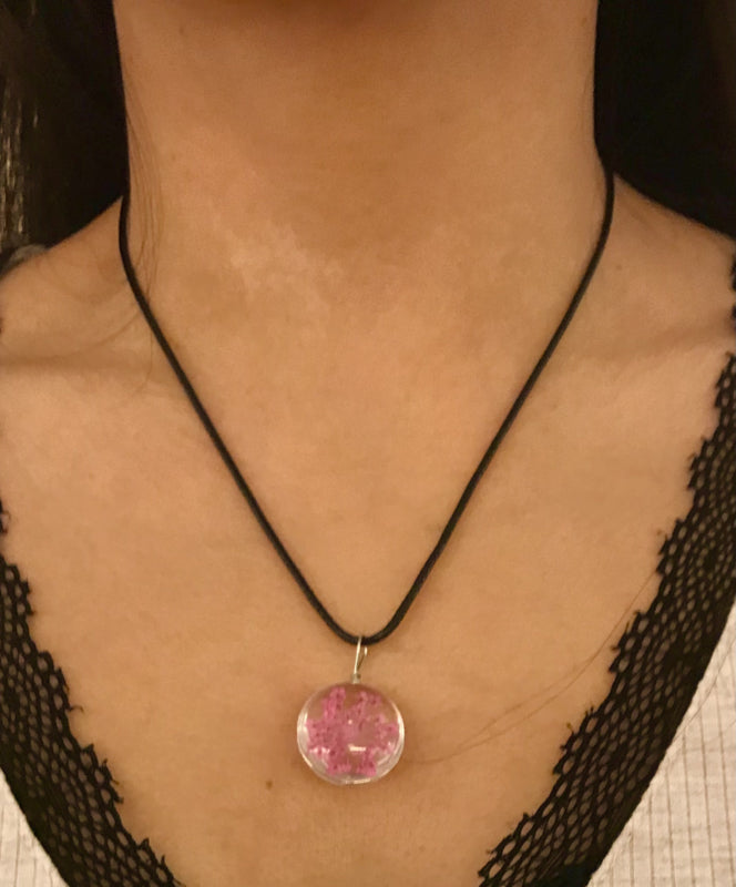 Hanger van kunsthars bloem klein lila