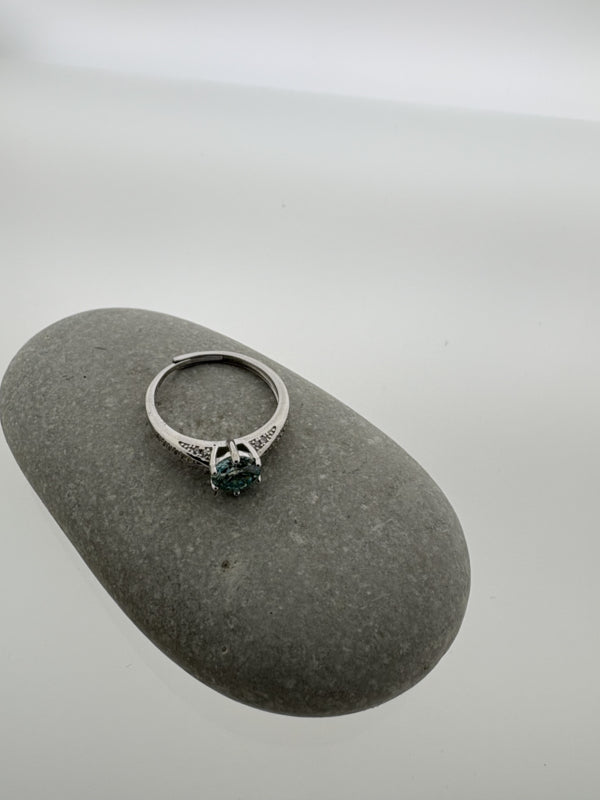 Handgemaakte zilveren moissanite ring