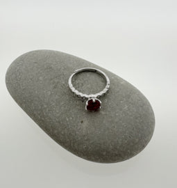 Handgemaakte zilveren ruby ring