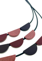 Tjongejonge collier drie strengen