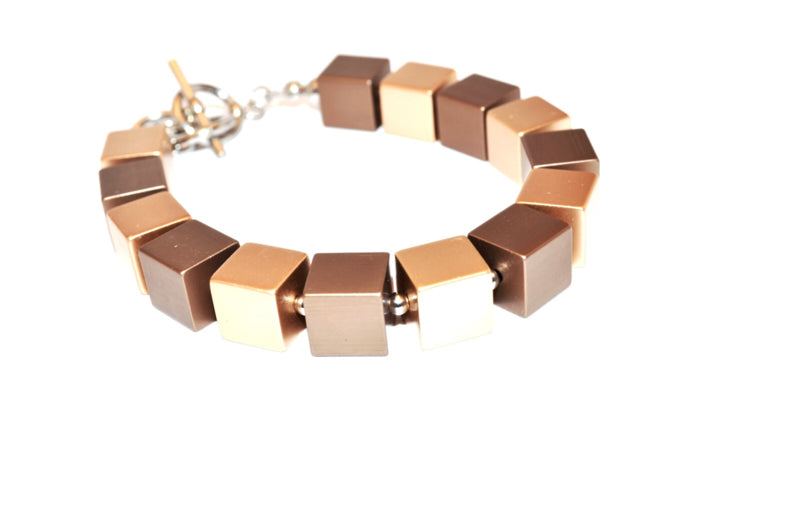 armband met vierkante blokjes op edelstaal
