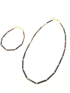 Handgemaakt gepatineerd collier staafjes rood