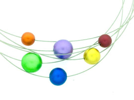 Handgemaakt collier met rondjes op staal