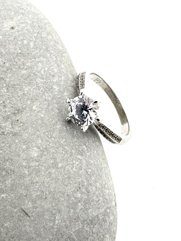 Handgemaakte zilveren zirkonia ring